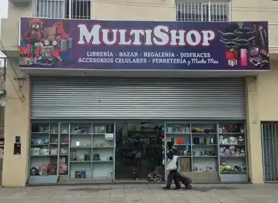 El avance de los bazares chinos en el Conurbano: Costa apunta contra Milei y lanza una dura advertencia