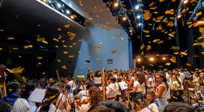 ABBA Sinfónico en Salta: 350 artistas en escena y un coro que nació por The Beatles