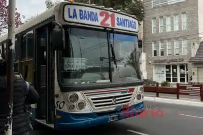 Vuelven a circular los colectivos de la Línea 21 tras destrabarse el conflicto salarial