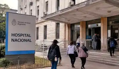 Salud pública: el Gobierno nacional ya cobra a extranjeros no residentes y Santa Fe impulsa una medida similar