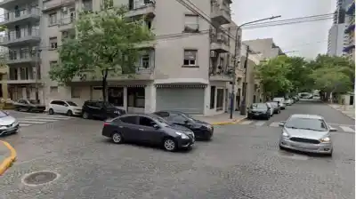 Un conductor sufrió un episodio fatal al volante y desató un caos en plena calle