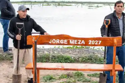 Bancos con su nombre en una reserva natural: la polémica respuesta de un concejal que sueña con la intendencia