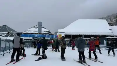 Nevadas en Bariloche: el cerro Catedral amaneció con 40 centímetros de nieve nueva y frío extremo