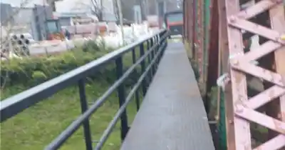 Villa Elisa: comenzaron a reparar el puente peatonal de Camino Belgrano y 424