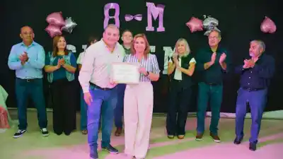 La intendente Fuentes recibió un reconocimiento histórico en medio de un homenaje a las mujeres municipales