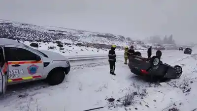 Volcaron en la Ruta 237 y el milagro que dejó helados a los rescatistas