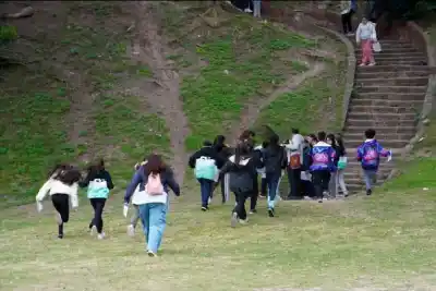 El psicólogo que desafía a los padres: por qué los jóvenes ya no respetan límites ni valoran el esfuerzo