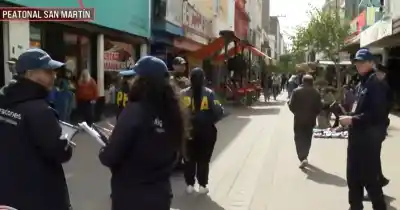Despliegue inédito en plena peatonal: ¿qué buscan los federales con este operativo sorpresa?