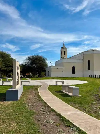 Inauguraron en Arroyito un paseo histórico y recreativo que une fe y comunidad