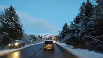 Nieve en Bariloche: el peligro oculto que aparece cuando el hielo se derrite