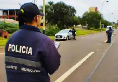 Insultos homofóbicos en plena marcha: denuncian a inspector de Tránsito en Puerto Iguazú