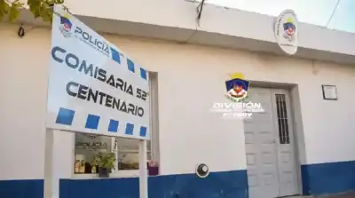 Atacaron a tiros una casa en Centenario y hay un dato que preocupa a los investigadores