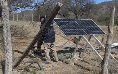El pozo público que abastece a 20 familias ahora funciona con energía solar