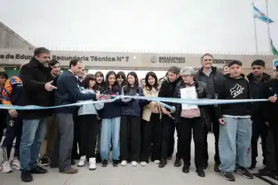 Kicillof inauguró la Escuela Técnica N°7 de Hudson y apuntó contra Milei: “Había paralizado esta escuela”