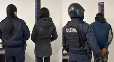Caminaban por La Banda y la policía descubrió que eran buscados por un robo