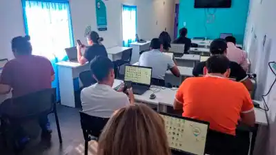 Un taller en Santiago promete revolucionar la comunicación digital: ¿Qué secretos de la Inteligencia Artificial se revelarán?