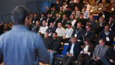 YPF reunió a 250 empresarios de la comarca: qué les mostró sobre el megaproyecto de GNL