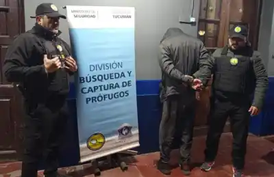 Sospechoso quiso ocultar un bolso y la policía descubrió qué llevaba adentro