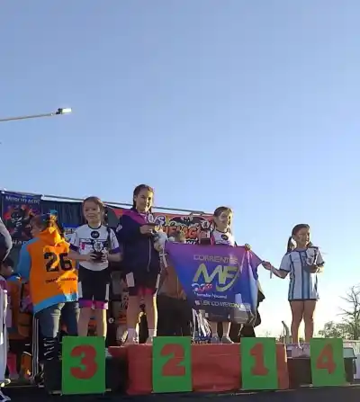 El podio correntino que brilló en el Campeonato de Patín Carrera en Barranqueras