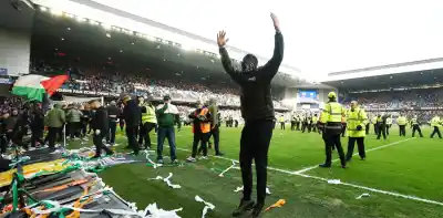 Caos en el clásico escocés: La victoria del Celtic desató una batalla campal en el césped del Ibrox