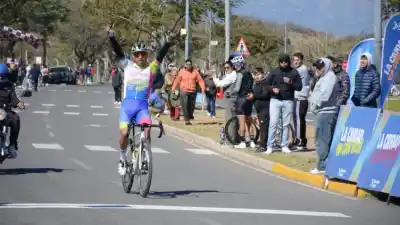 Seba Coronel repitió la hazaña y se quedó con el Gran Premio Diario El Esquiú