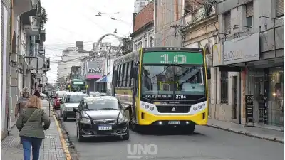 El plan de Santa Fe que reparte $14.000 millones para renovar colectivos, taxis y remises