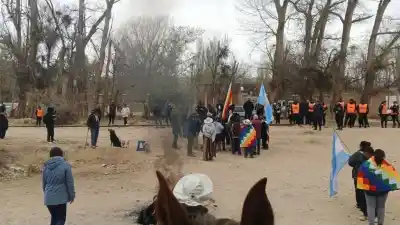 Denuncian que un desalojo en Humahuaca terminó con niños detenidos y heridos por balas de goma