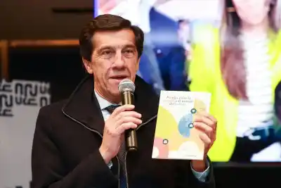 El libro que une a la escuela con el trabajo y que Sadir destacó en la Feria del Libro