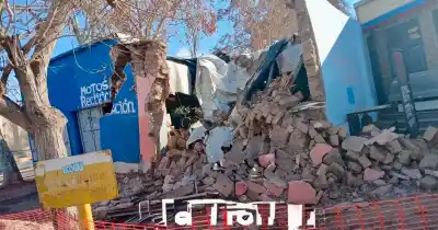 Un taller mecánico se derrumbó en Agrelo: ¿qué pasó con la estructura de adobe?