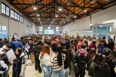 Más de 700 jóvenes ya recorren la Expo Carreras y Oficios: qué novedades trae esta edición