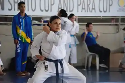 La karateka fueguina que buscará hacer historia en Brasil