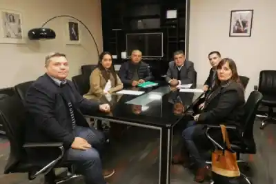 Firmaron nuevos convenios para limpiar canales y reforzar el sistema hídrico en tres departamentos
