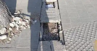 El drama de una vecina de Los Hornos: la esquina que nadie arregla