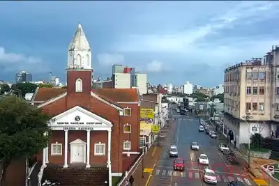 El cielo gris no afloja: lluvias aisladas y frío se apoderan de Paraná