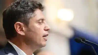 Kicillof aterriza en Monte: obras de agua, netbooks y un guiño a Milei