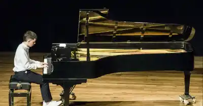 El joven pianista marplatense que estudia en Bélgica llega a la Sala Piazzolla con un concierto gratuito