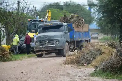 Barrio Norte de Castelli: así avanza el operativo de limpieza que cambiará la cara de la zona