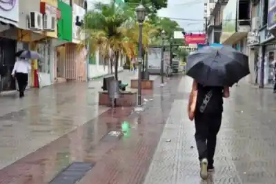 Llovizna y frío en Corrientes: el pronóstico que anticipa una jornada húmeda