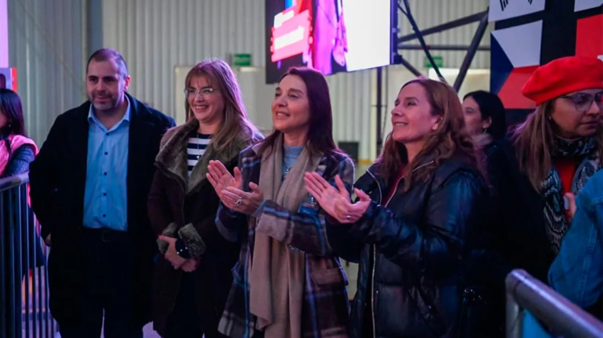 Estudiantes durante la inauguración de la Liga de las Promos