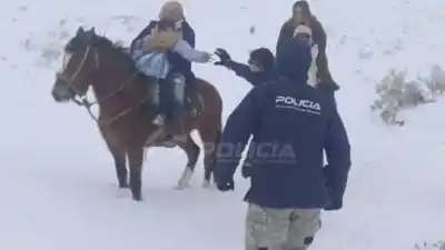 Varados más de un día en la nieve: el increíble rescate de una familia en Ñireco