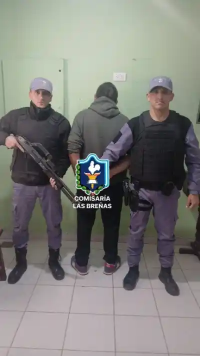 Discusión terminó en agresión: la golpeó con una llave y le arrojó alcohol
