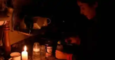 La noche del martes se tiñó de oscuridad: masivo corte de luz en pleno centro y vecinos furiosos