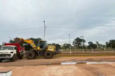 Comenzó la limpieza en la Costanera tras el descenso del río: qué dejó la creciente