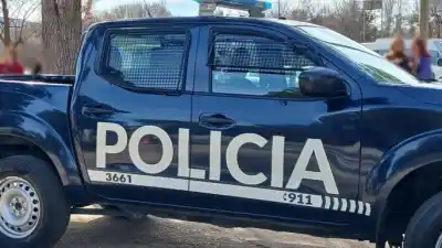 Se metió a robar un auto en pleno centro, lo descubrieron y la fuga terminó en detención