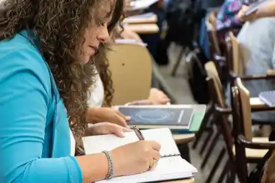 Vaca Muerta abre sus puertas a una nueva carrera de enfermería: ¿qué requisitos piden?