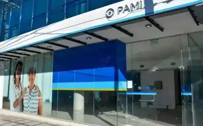 Denuncian al director del PAMI local por violencia laboral y el escándalo ya suma apoyos