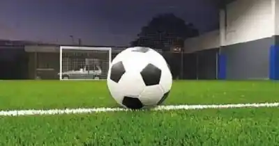 Vecinos de La Plata no pueden dormir: los pelotazos de una cancha de fútbol 5 los tienen al borde del colapso