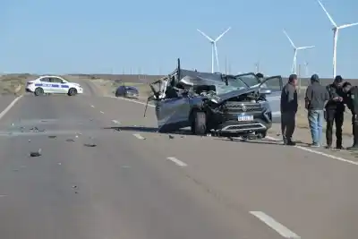 Un hombre mayor quedó atrapado en su camioneta tras un violento choque en la Ruta 3