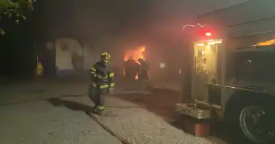 Incendio en taller de Maipú: las llamas arrasaron con todo y dejaron pérdidas millonarias