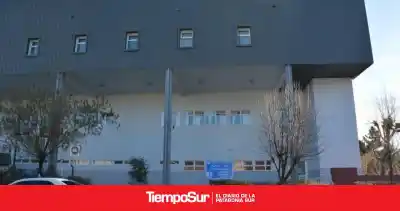 Conmoción en Alta Vista: un joven en grave estado tras chocar con un auto